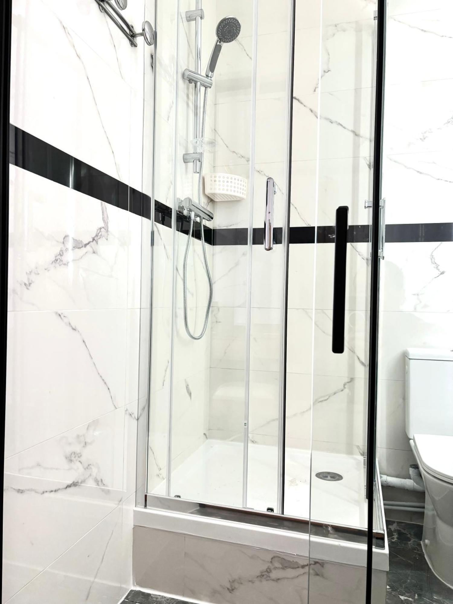Lucas Salle De Bain Privative Séjour chez l'habitant Paris