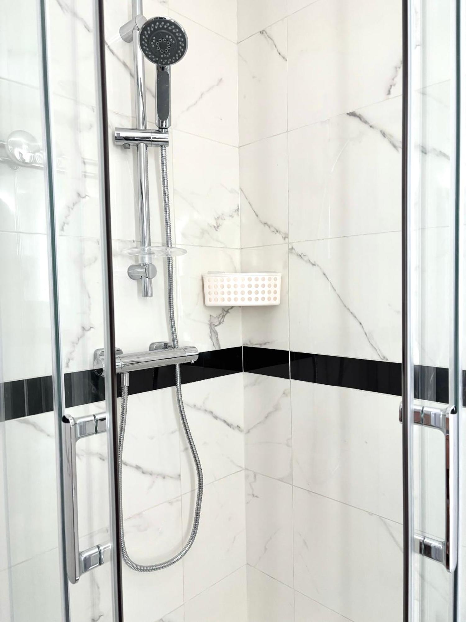 Lucas Salle De Bain Privative Paris